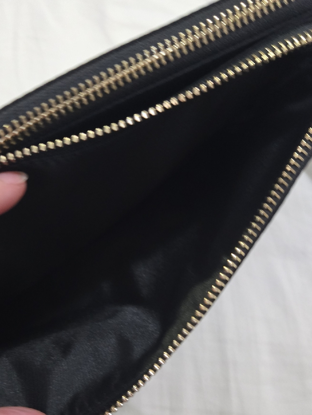 lululemon black clutch with gold logo disc - Picture 11 of 11
